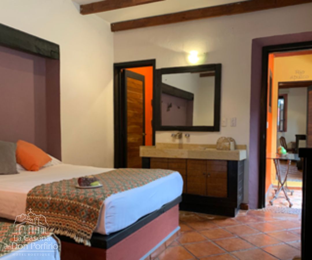 Junior Suite 3 Personas